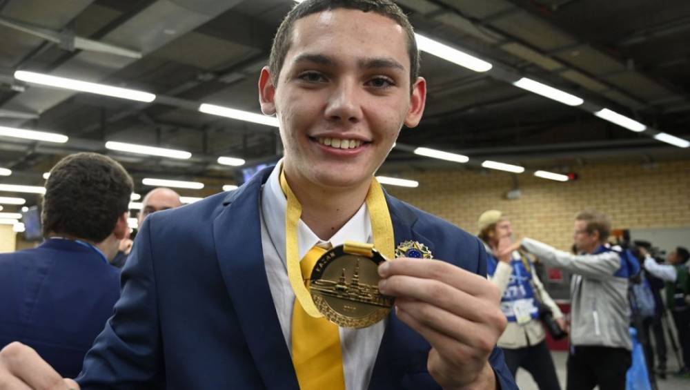 Jovem treinado pelo SENAI Pará conquista o ouro em competição mundial de profissões